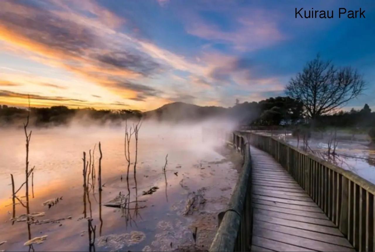 Water'S Edge City Retreat Rotorua Luaran gambar