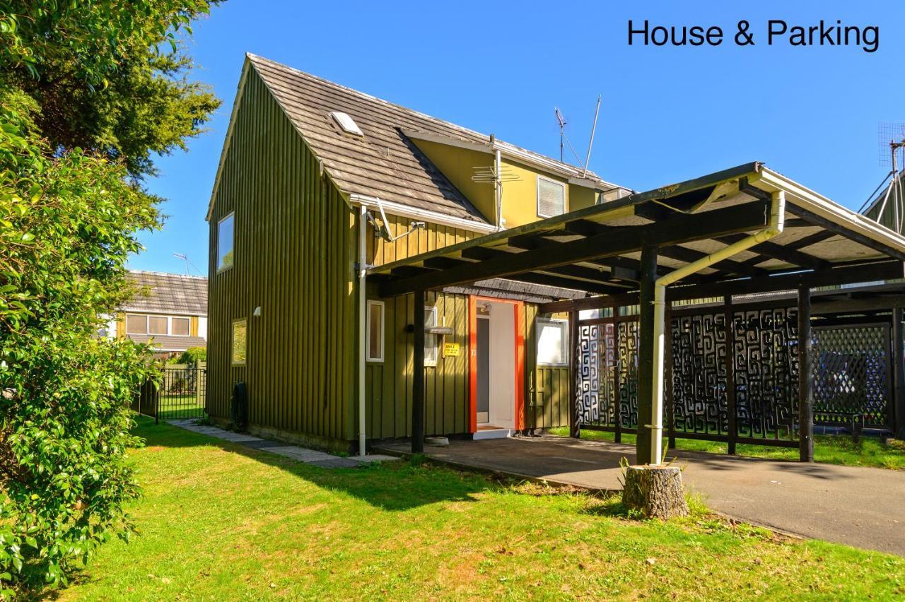 Water'S Edge City Retreat Rotorua Luaran gambar
